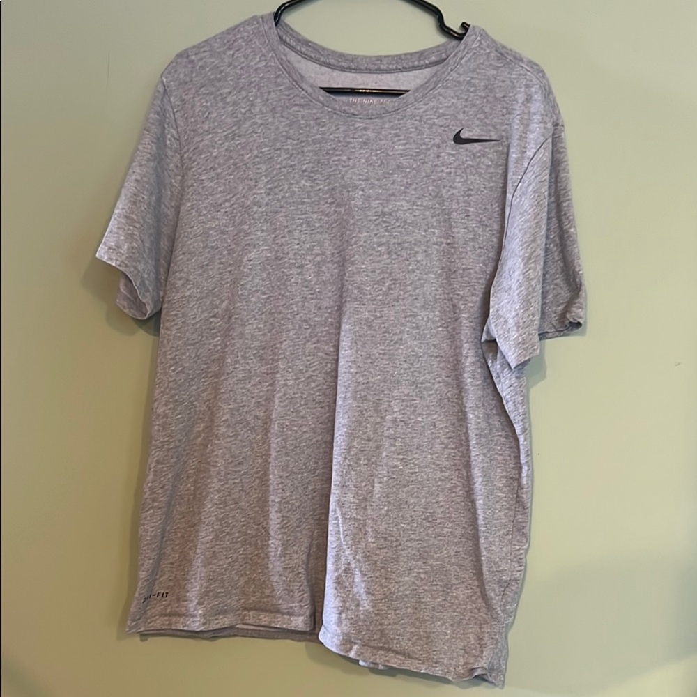Nike Men's Gray T-Shirt
